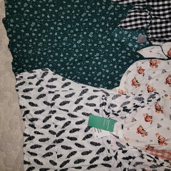 Womens size large bundle of tops - Picture 3 of 4